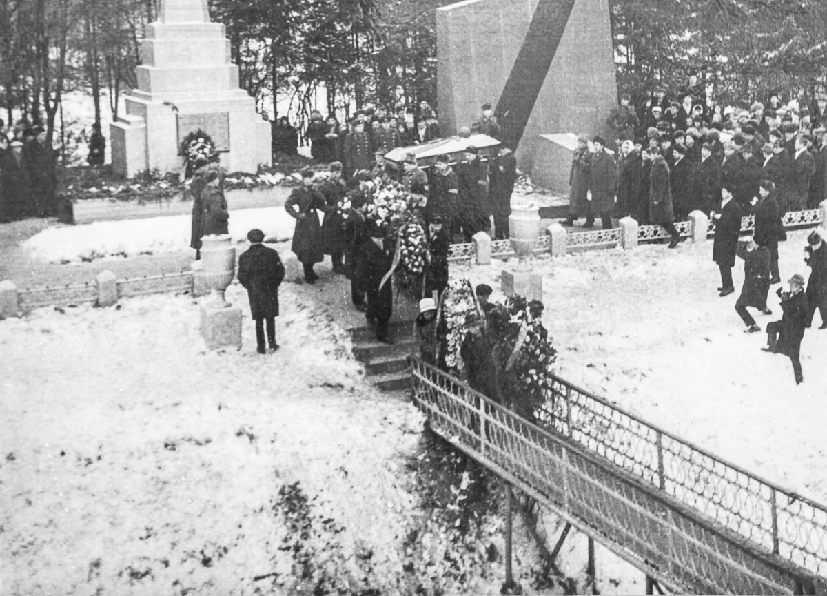 на каком километре ленинградского шоссе г москвы найдена братская могила советских воинов. Смотреть фото на каком километре ленинградского шоссе г москвы найдена братская могила советских воинов. Смотреть картинку на каком километре ленинградского шоссе г москвы найдена братская могила советских воинов. Картинка про на каком километре ленинградского шоссе г москвы найдена братская могила советских воинов. Фото на каком километре ленинградского шоссе г москвы найдена братская могила советских воинов